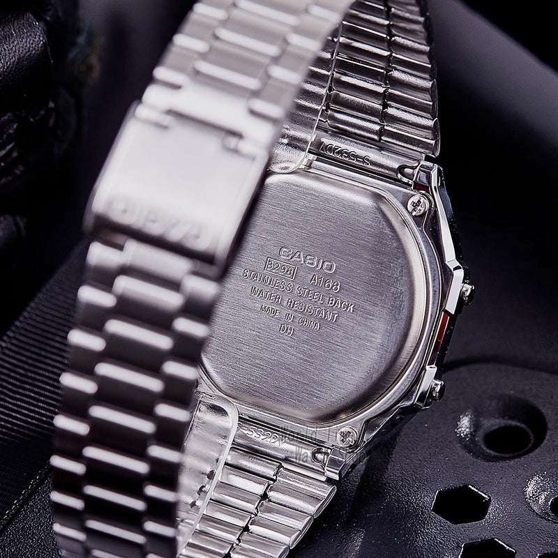 Relógio CASIO de prata  LED digital à prova d água